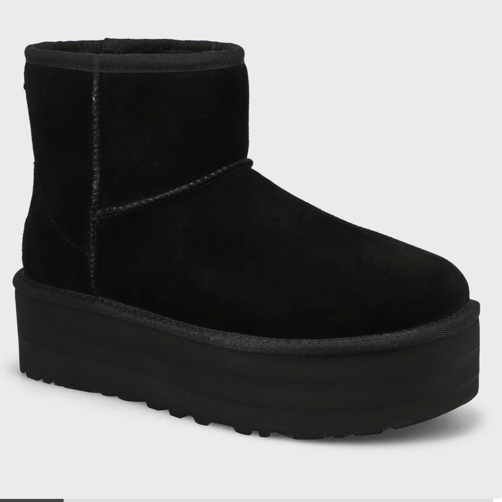UGG classic mini platform - size 9 NEW